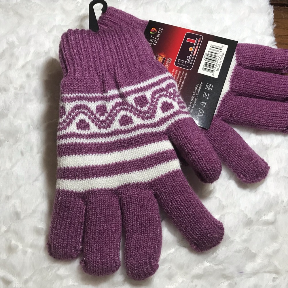 ✅🆕Warm purple gloves NWT.